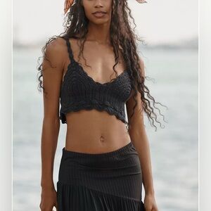 NWT Mahila the Label / Anthropologie V-neck Black Crochet Crop Top